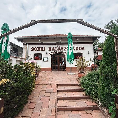 Sobri Halaszcsarda Es Panzio Baja Zewnętrze zdjęcie