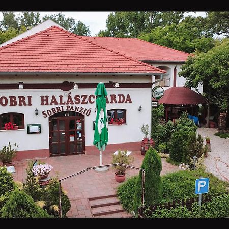 Sobri Halaszcsarda Es Panzio Baja Zewnętrze zdjęcie
