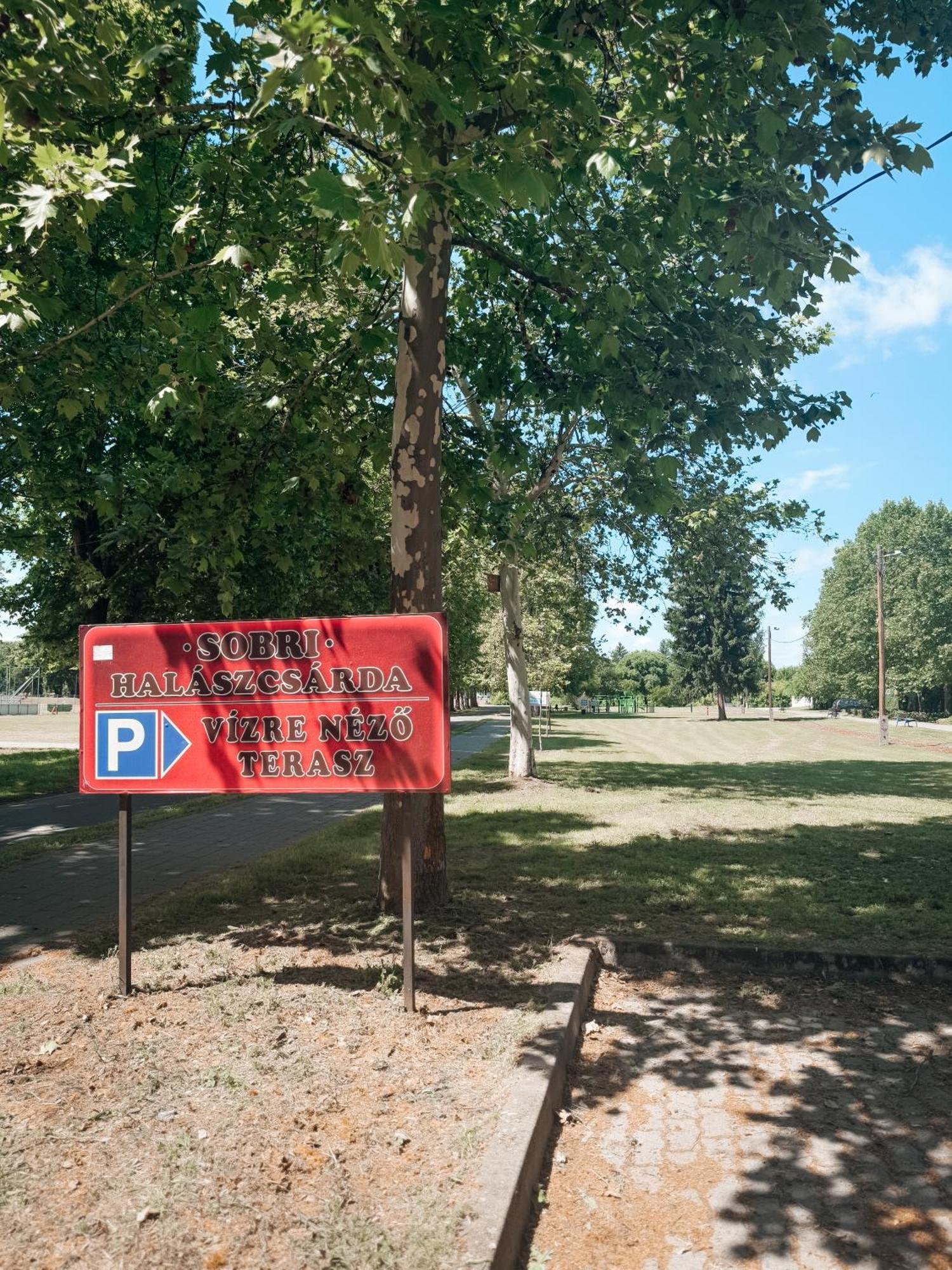 Sobri Halaszcsarda Es Panzio Baja Zewnętrze zdjęcie