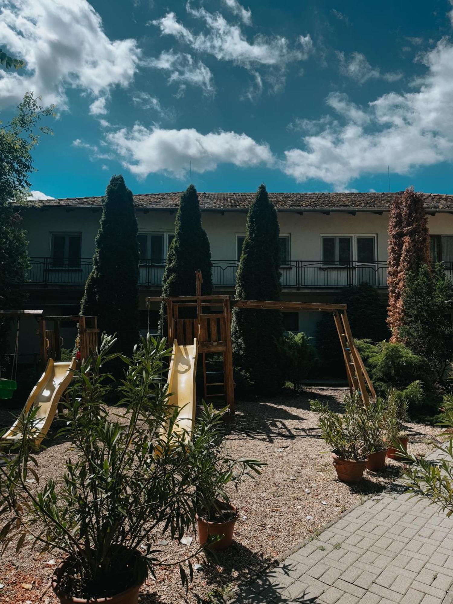 Sobri Halaszcsarda Es Panzio Baja Zewnętrze zdjęcie